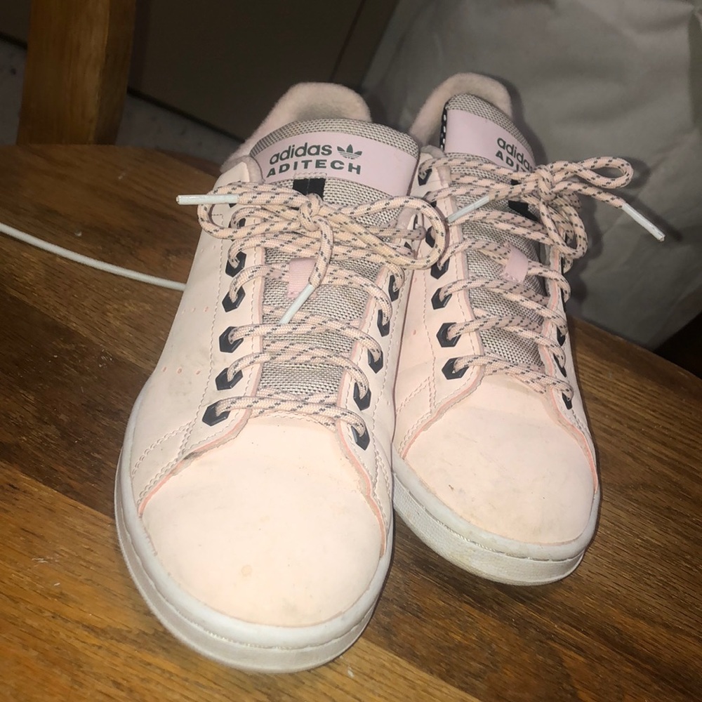 Size 7.5 sneakers